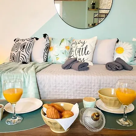 Le Minty Cocoon, Bright & Close To Paris